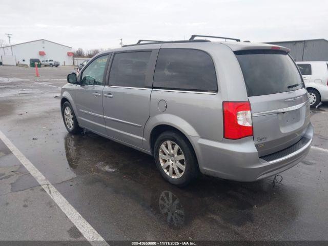 Chrysler Town & Country Touring Image 13