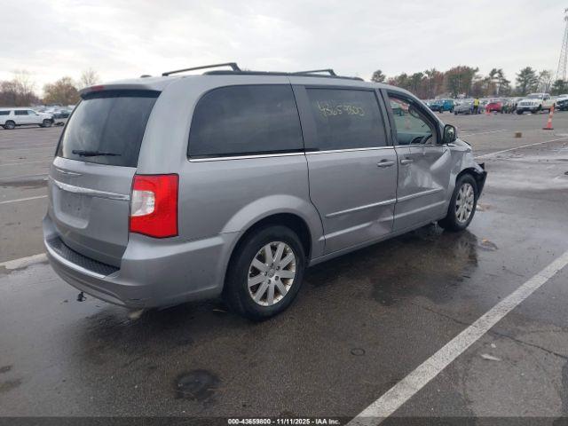 Chrysler Town & Country Touring Image 7