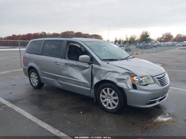 Chrysler Town & Country Touring Image 8