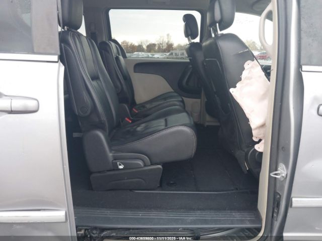 Chrysler Town & Country Touring Image 2