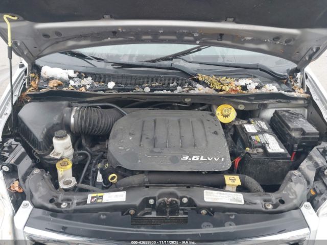 Chrysler Town & Country Touring Image 6