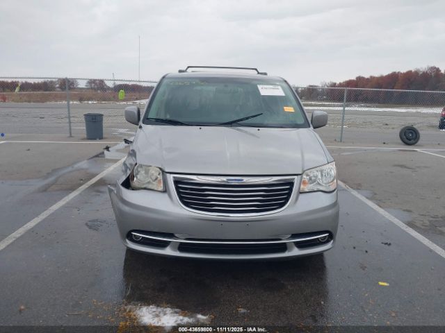 Chrysler Town & Country Touring Image 11