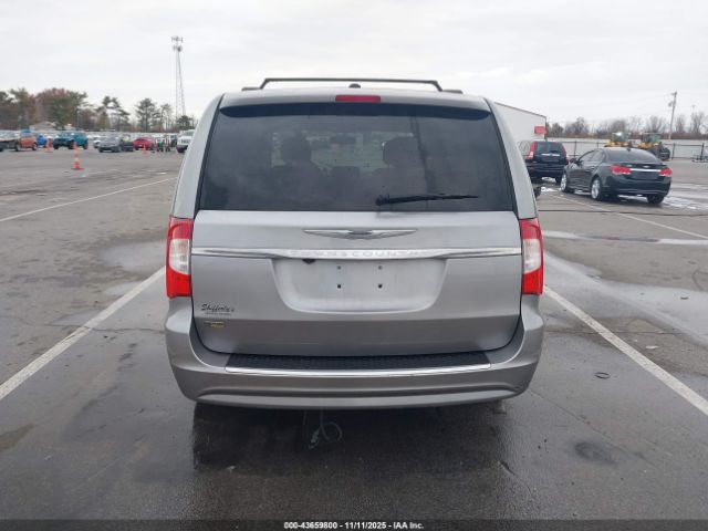 Chrysler Town & Country Touring Image 5