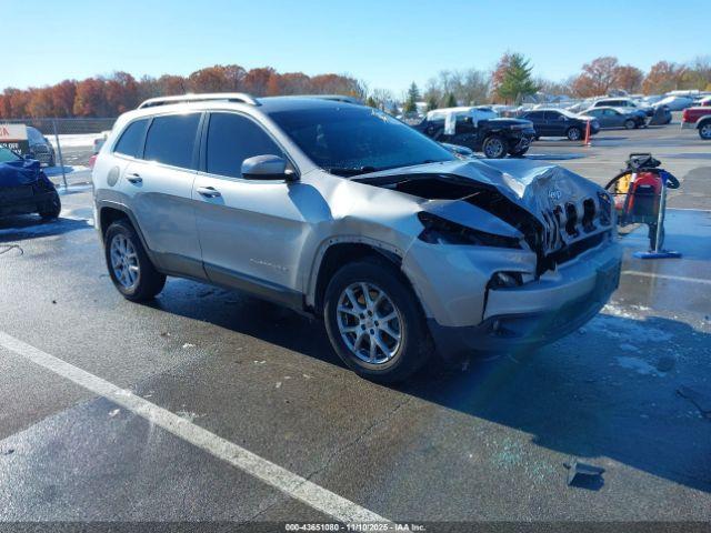  Salvage Jeep Cherokee