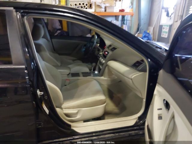 Toyota Camry Le Image 1