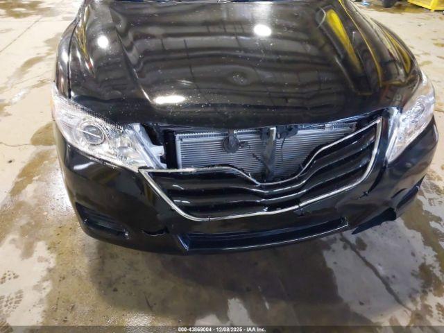 Toyota Camry Le Image 9