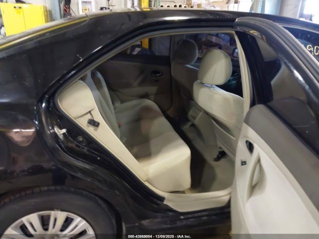 Toyota Camry Le Image 6