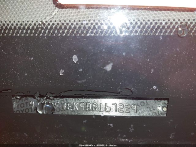 Toyota Camry Le Image 8