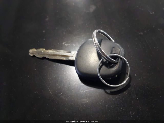 Toyota Camry Le Image 4