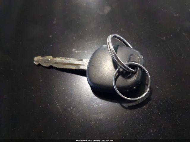 Toyota Camry Le Image 4