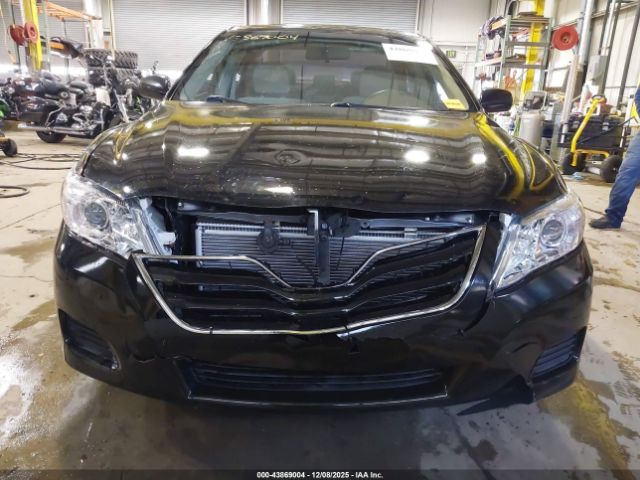 Toyota Camry Le Image 3