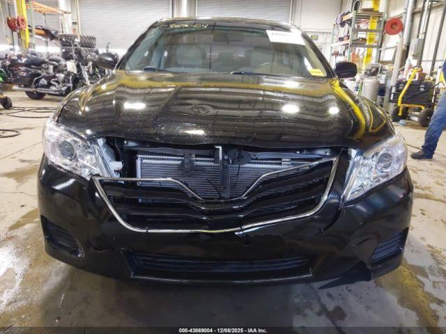 Toyota Camry Le Image 3