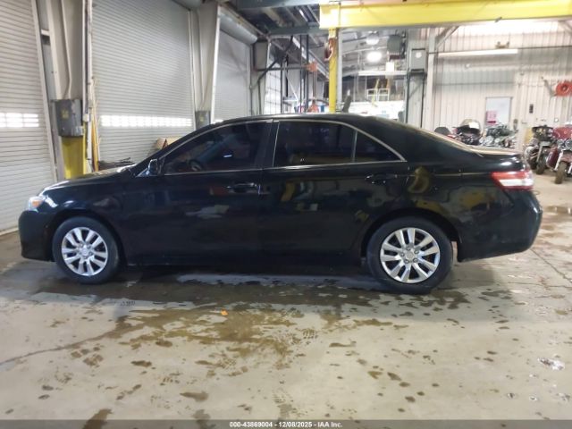 Toyota Camry Le Image 7