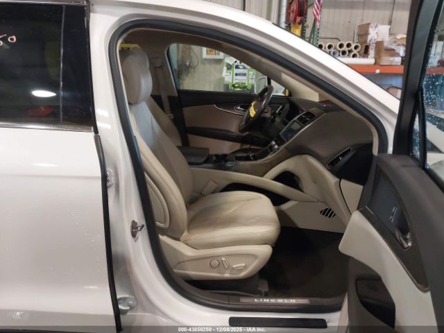 Lincoln Nautilus Select Image 3