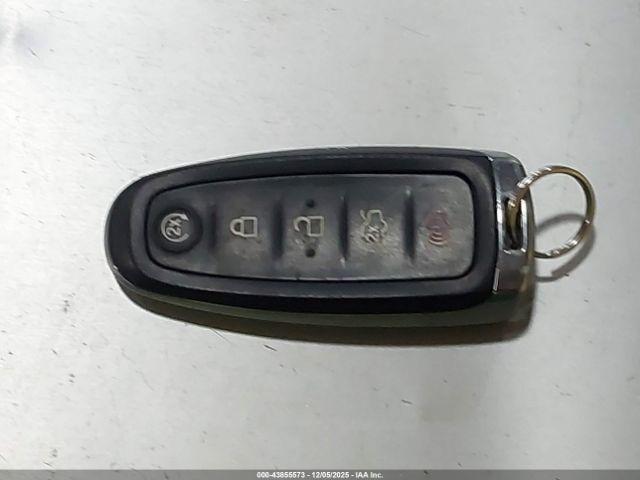 Lincoln MKS Image 15