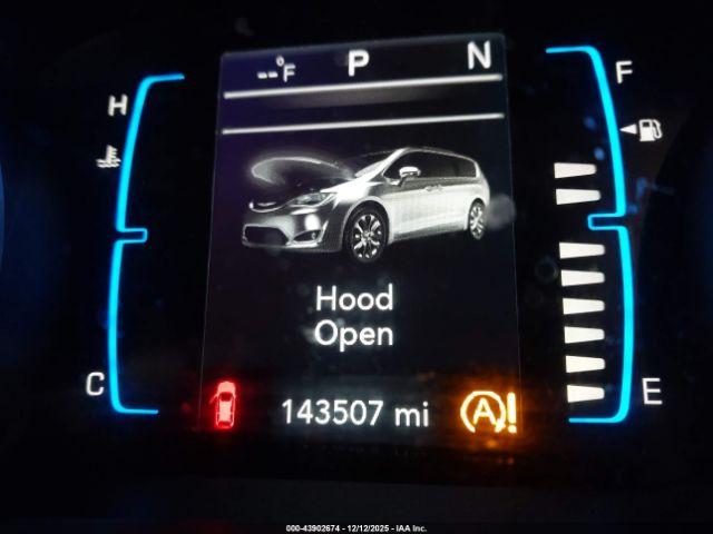 Chrysler Pacifica Touring Plus Image 11