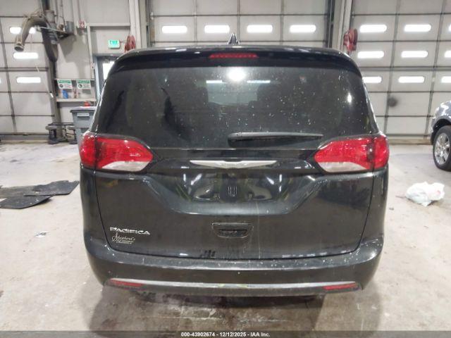 Chrysler Pacifica Touring Plus Image 14