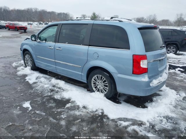 Chrysler Town & Country Touring-l Image 11