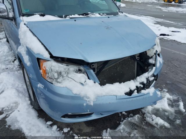 Chrysler Town & Country Touring-l Image 6