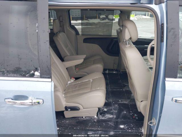 Chrysler Town & Country Touring-l Image 14