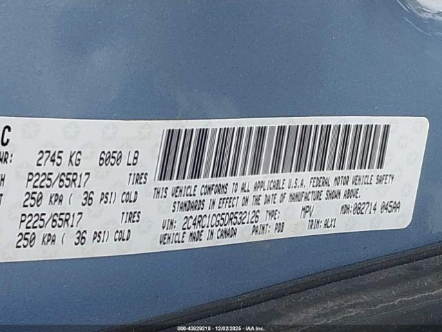 Chrysler Town & Country Touring-l Image 2