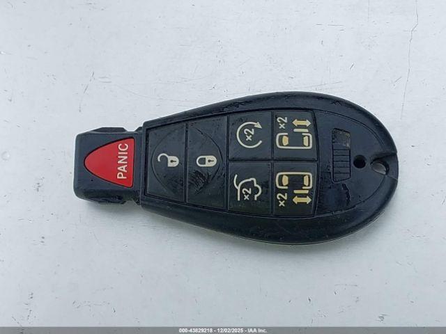 Chrysler Town & Country Touring-l Image 16