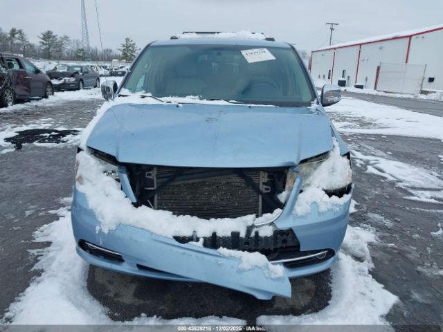 Chrysler Town & Country Touring-l Image 5