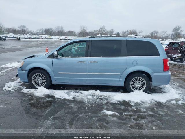 Chrysler Town & Country Touring-l Image 15