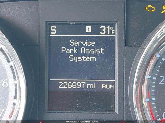 Chrysler Town & Country Touring-l Image 3