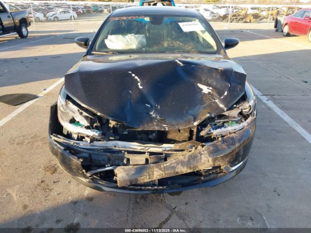 Chrysler 200 C Image 2