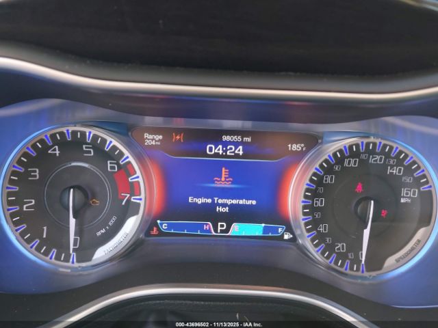 Chrysler 200 C Image 9