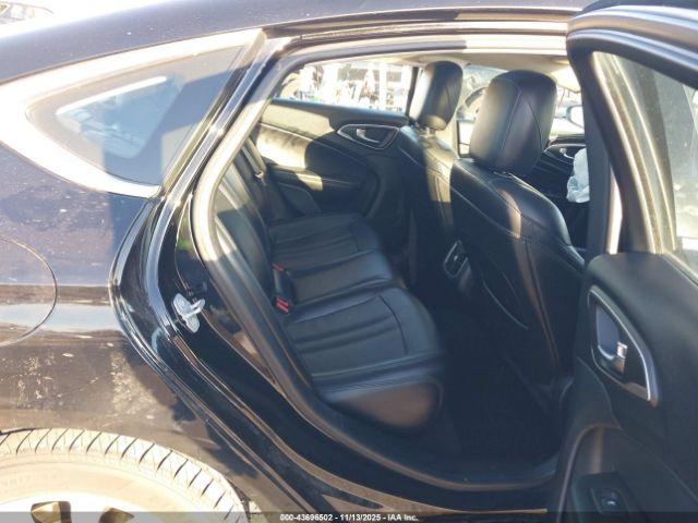 Chrysler 200 C Image 13