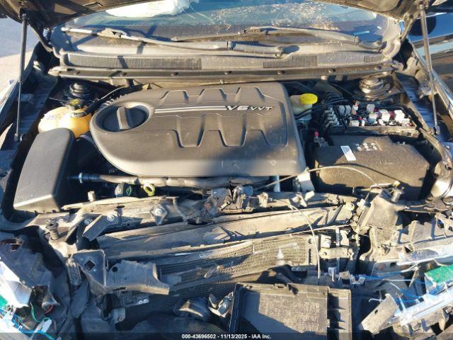 Chrysler 200 C Image 3