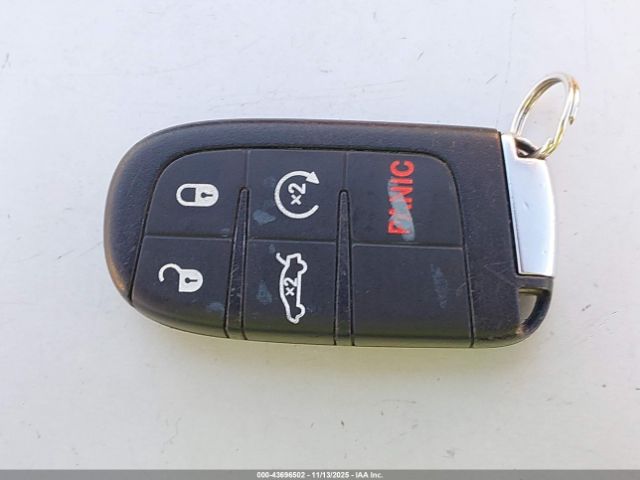 Chrysler 200 C Image 6