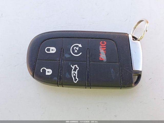 Chrysler 200 C Image 6