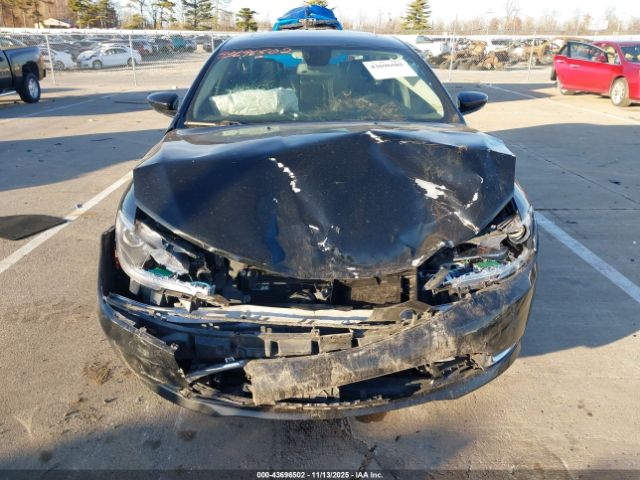 Chrysler 200 C Image 11