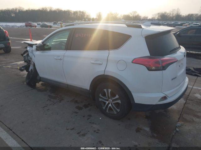 Toyota RAV4 Le Image 6