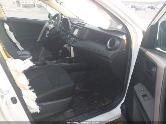 Toyota RAV4 Le Image 4