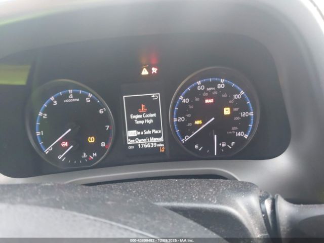 Toyota RAV4 Le Image 9