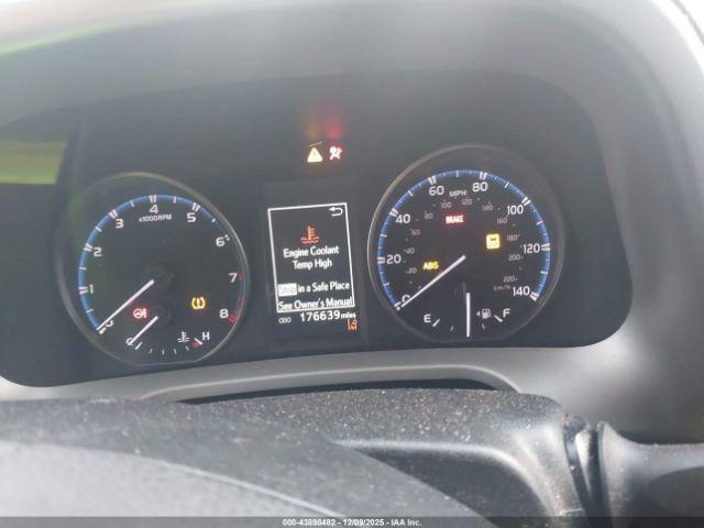 Toyota RAV4 Le Image 9