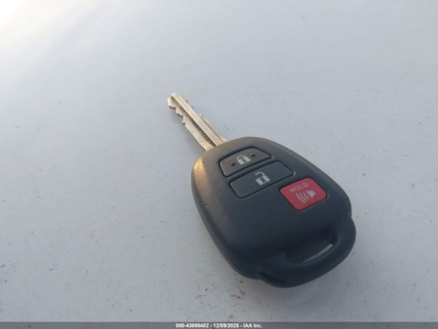 Toyota RAV4 Le Image 14