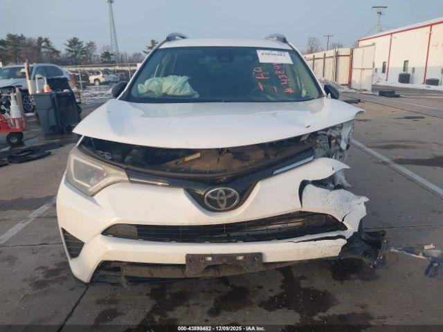 Toyota RAV4 Le Image 13