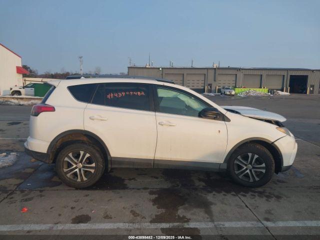 Toyota RAV4 Le Image 5