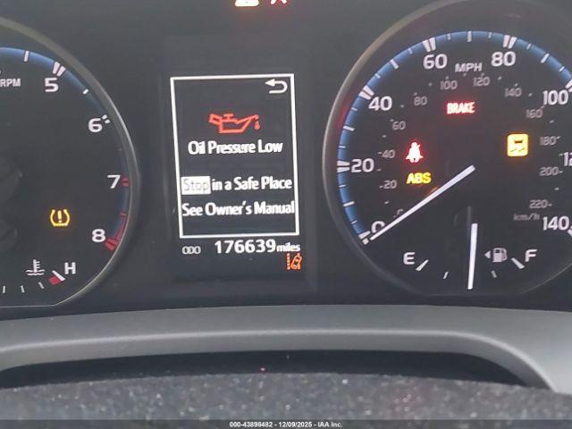 Toyota RAV4 Le Image 16