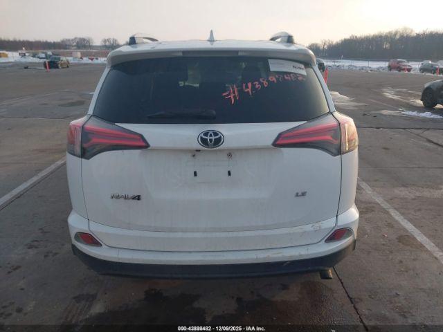 Toyota RAV4 Le Image 3