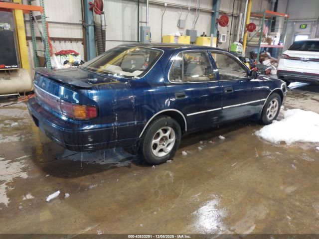 Toyota Camry Le Image 8