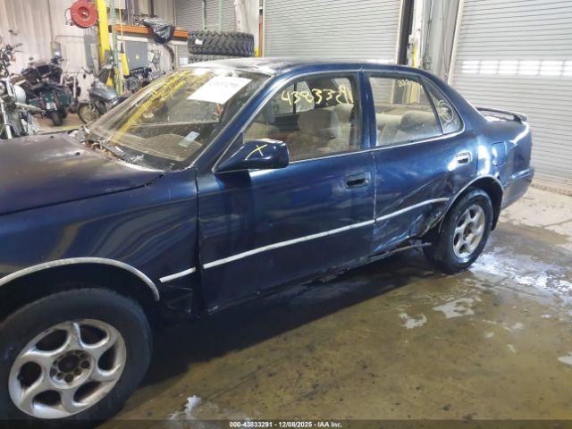 Toyota Camry Le Image 10