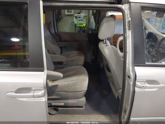 Kia Sedona Lx Image 2