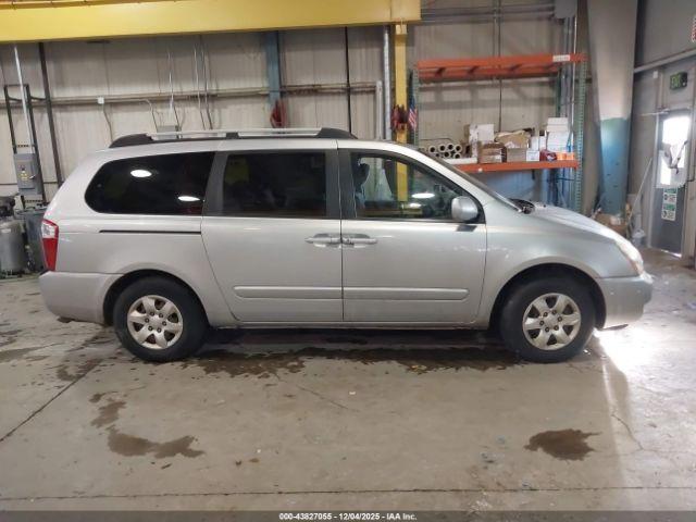 Kia Sedona Lx Image 12