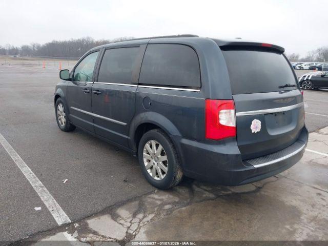 Chrysler Town & Country Touring Image 9